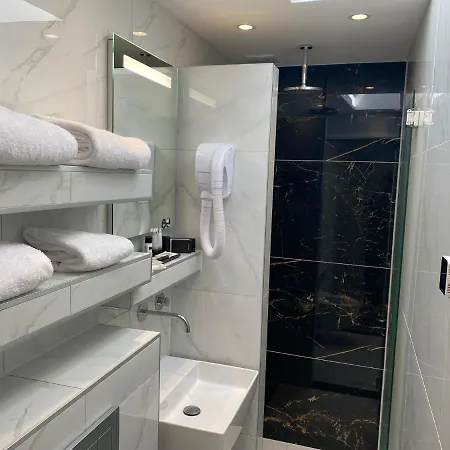 Alp Hotell