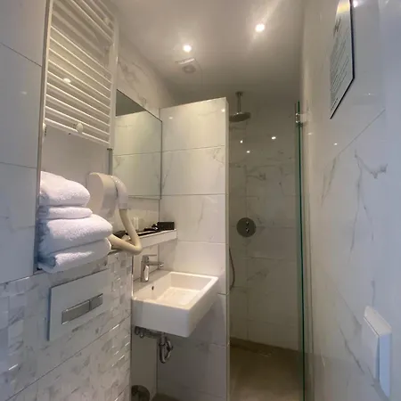 Alp Hotell 2*